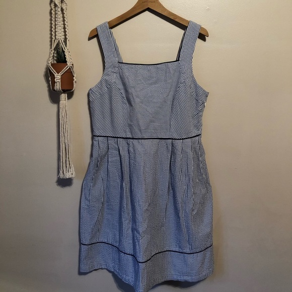 Lands' End Dresses & Skirts - { lands’ end } seersucker blue dress w/pockets